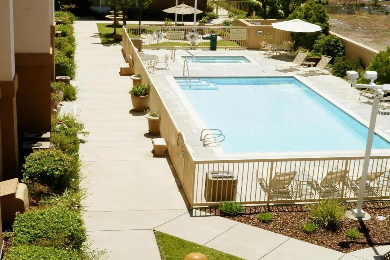 Hampton Inn & Suites Redding Luaran gambar