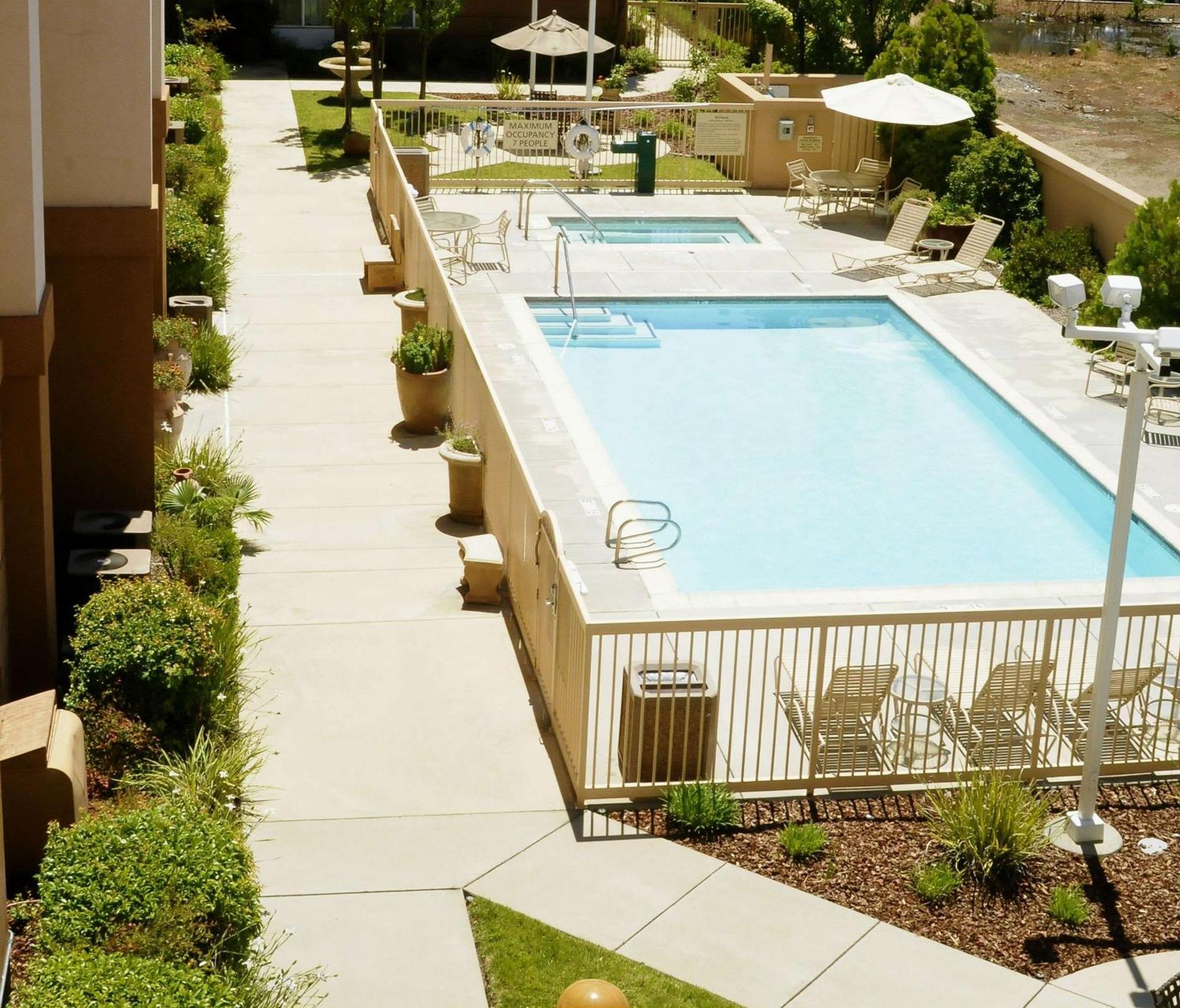Hampton Inn & Suites Redding Luaran gambar