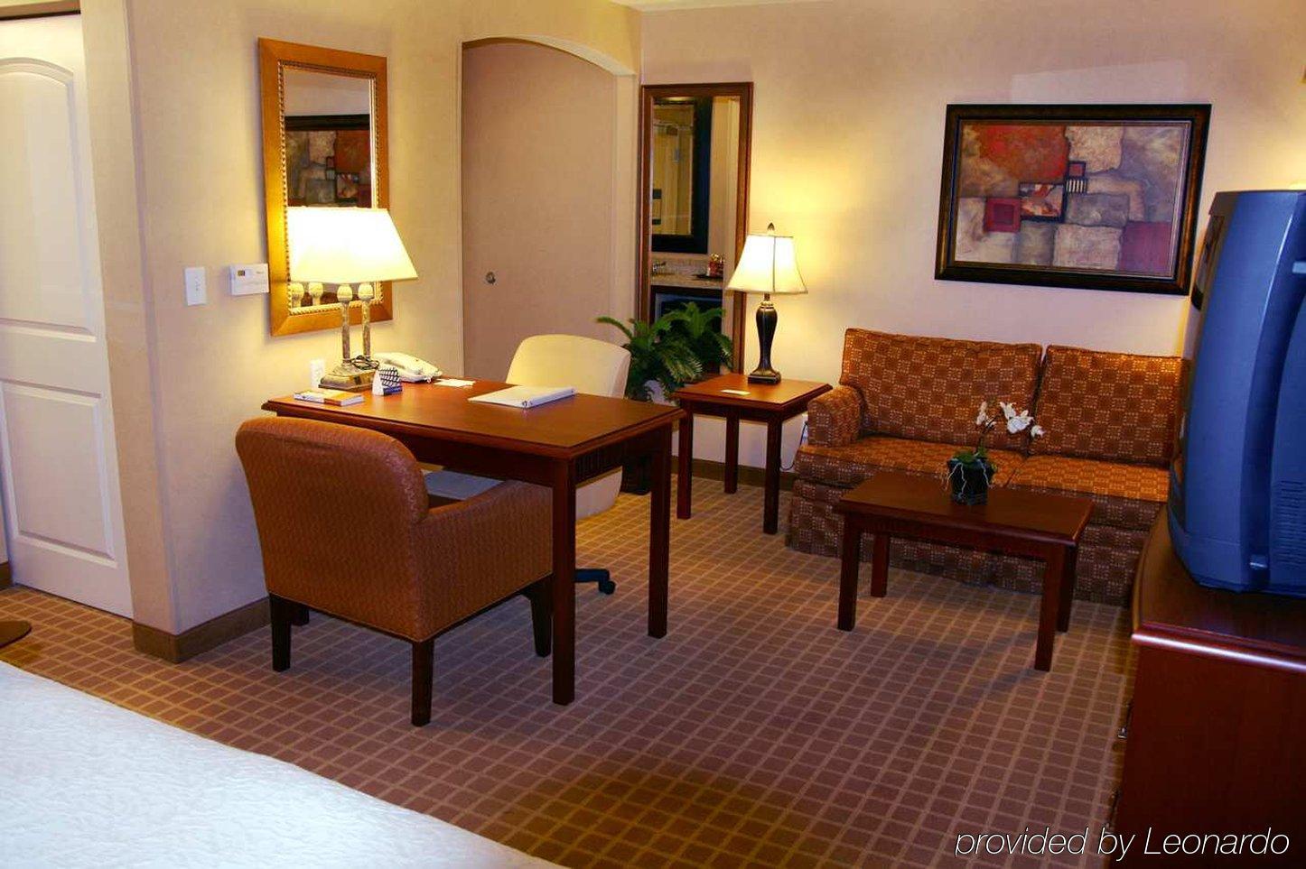 Hampton Inn & Suites Redding Bilik gambar